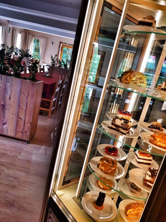 Forrest Hotel Хомутов Екстер'єр фото