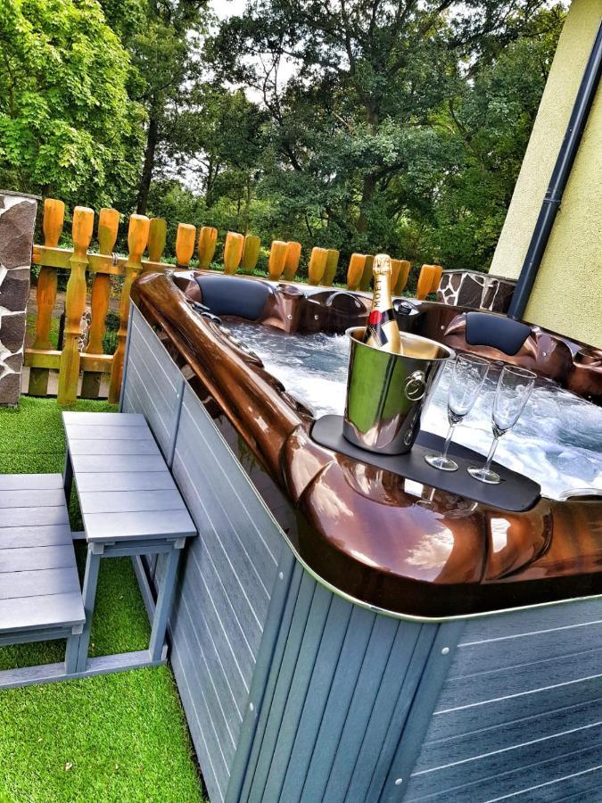 Forrest Hotel Хомутов Екстер'єр фото
