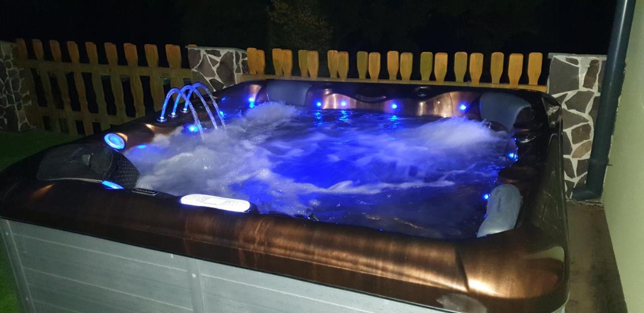Forrest Hotel Хомутов Екстер'єр фото