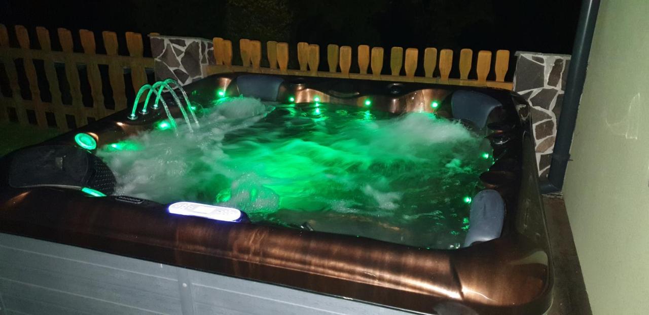 Forrest Hotel Хомутов Екстер'єр фото