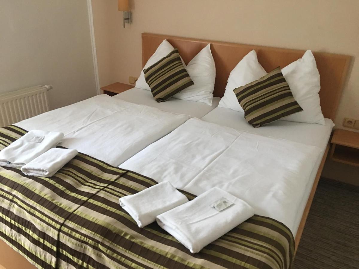 Forrest Hotel Хомутов Екстер'єр фото