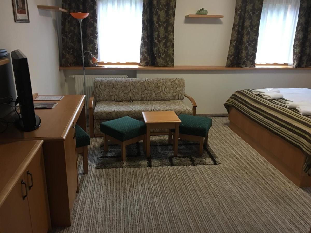 Forrest Hotel Хомутов Екстер'єр фото